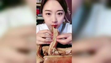 娱乐吃瓜酱女生来例假